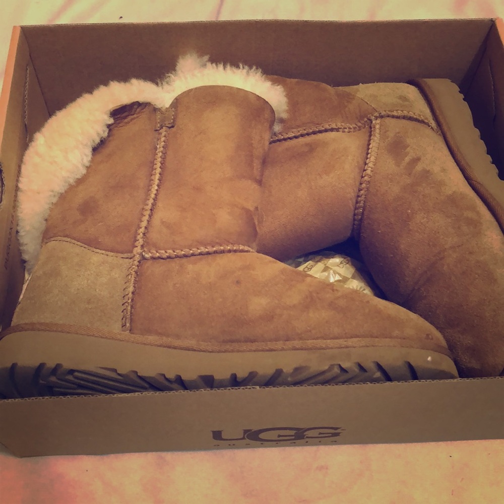 Original UGG boots ( K Bailey button) size 4